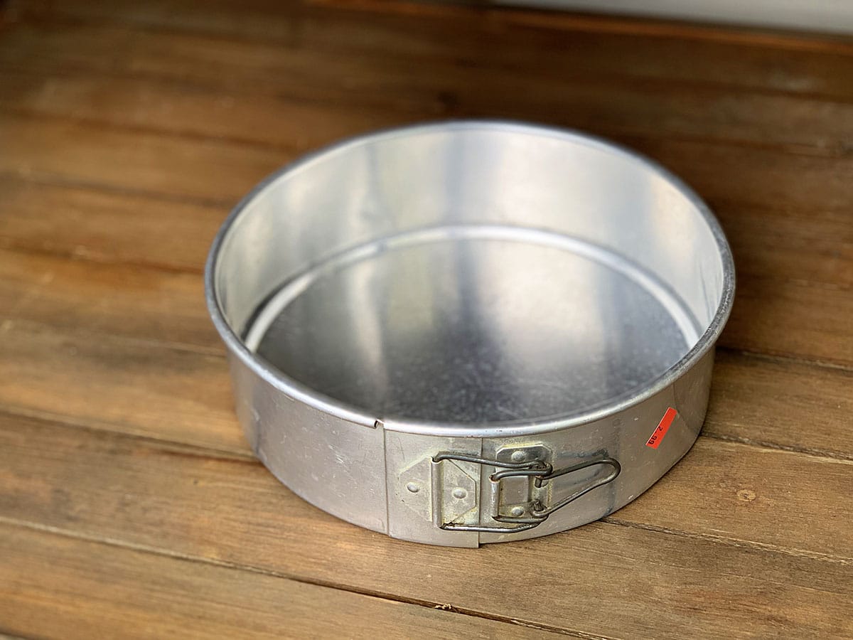 Springform cake pan repurposed into a nautical farmhouse planter.